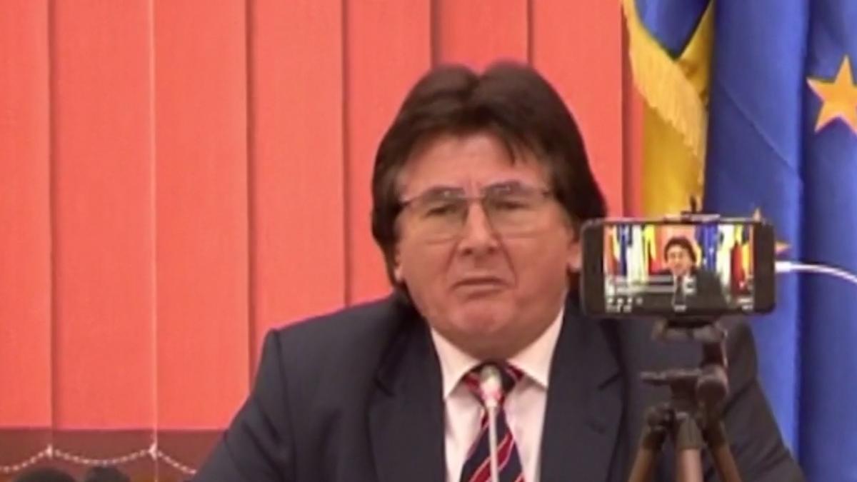 primarul timisoarei nicolae robu boicotat de presa jurnalistii au parasit sala in care edilul