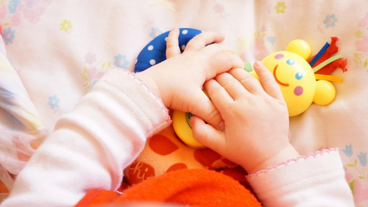 trei ingrijitoare de la o cresa arestate ce le dadeau copiilor inainte de culcare