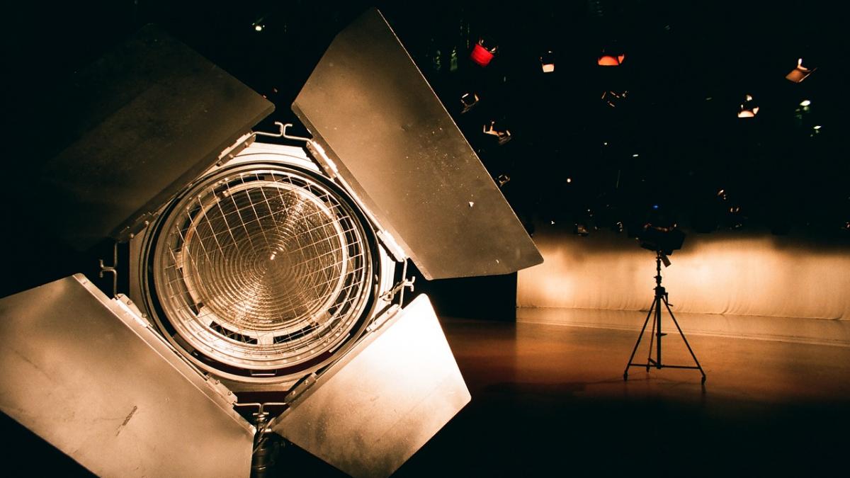 sediul unei televiziuni a fost invadat de huligani care este motivul