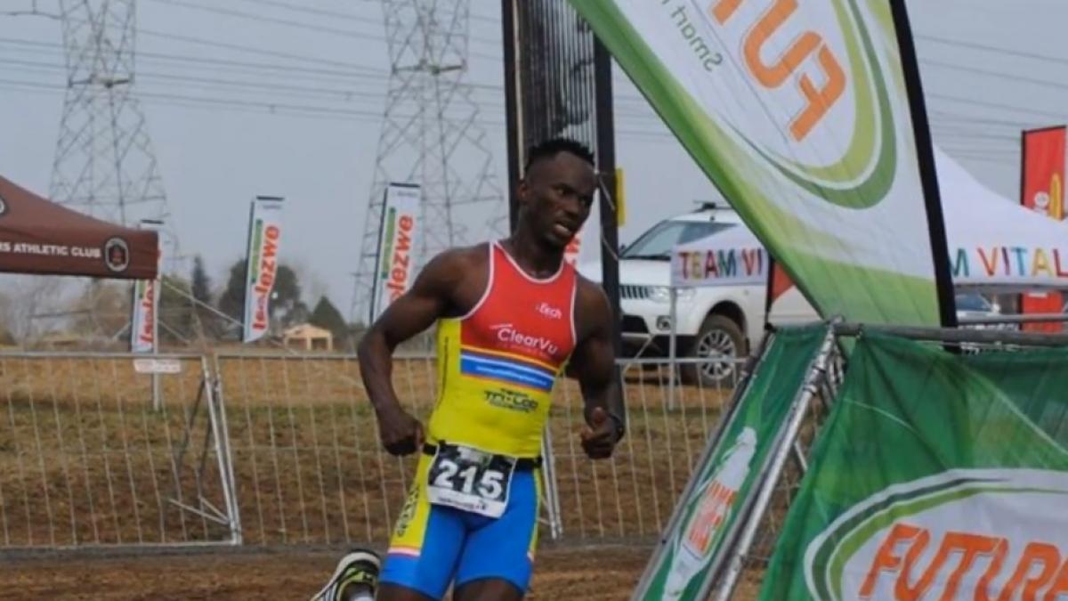 un cunoscut sportiv atacat de trei barbati care au incercat sa ii taie ambele picioare cu