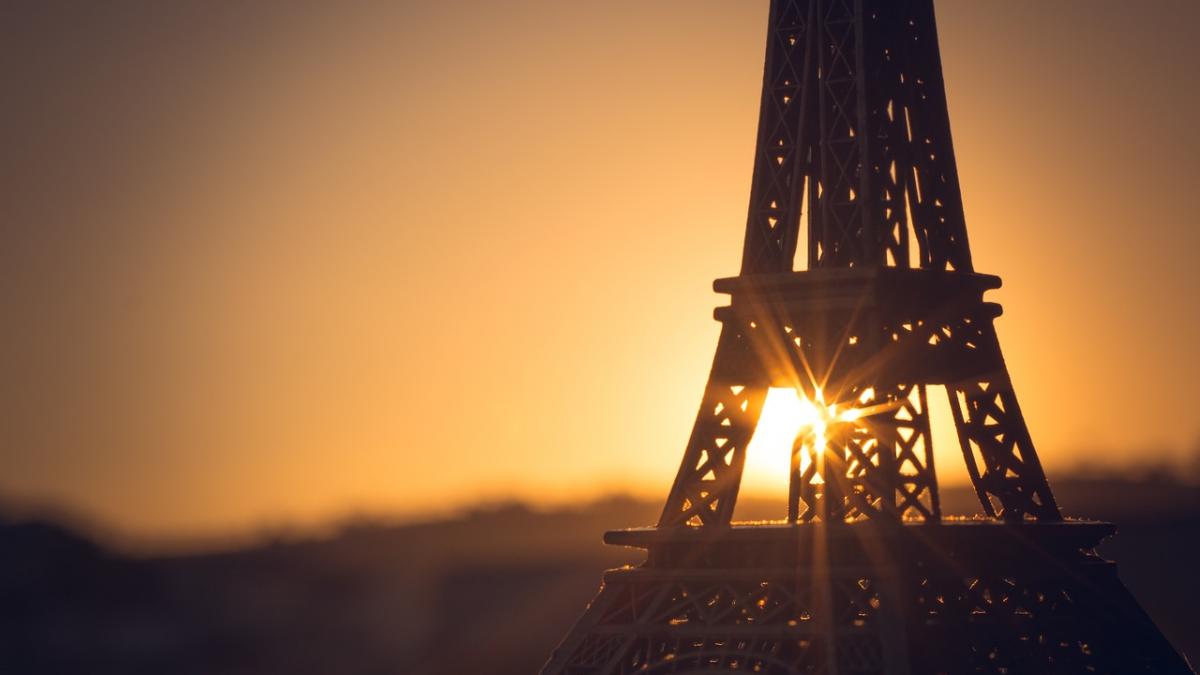 ziua internationala a femeii cum va fi luminat turnul eiffel pentru 8 martie