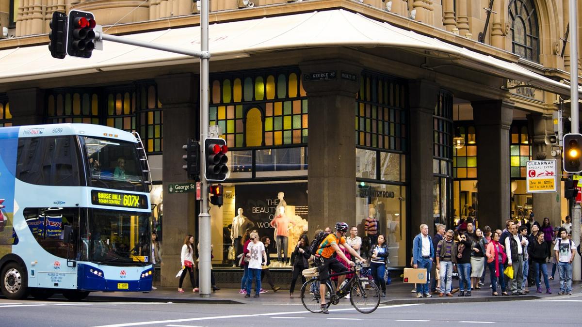 locul unde oamenilor le este interzis sa foloseasca telefonul mobil cand trec strada