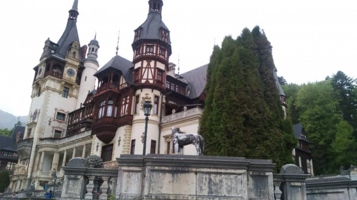 castelul peles se distruge de la o luna la alta monumentul aflat deja in stare de degradare a ramas