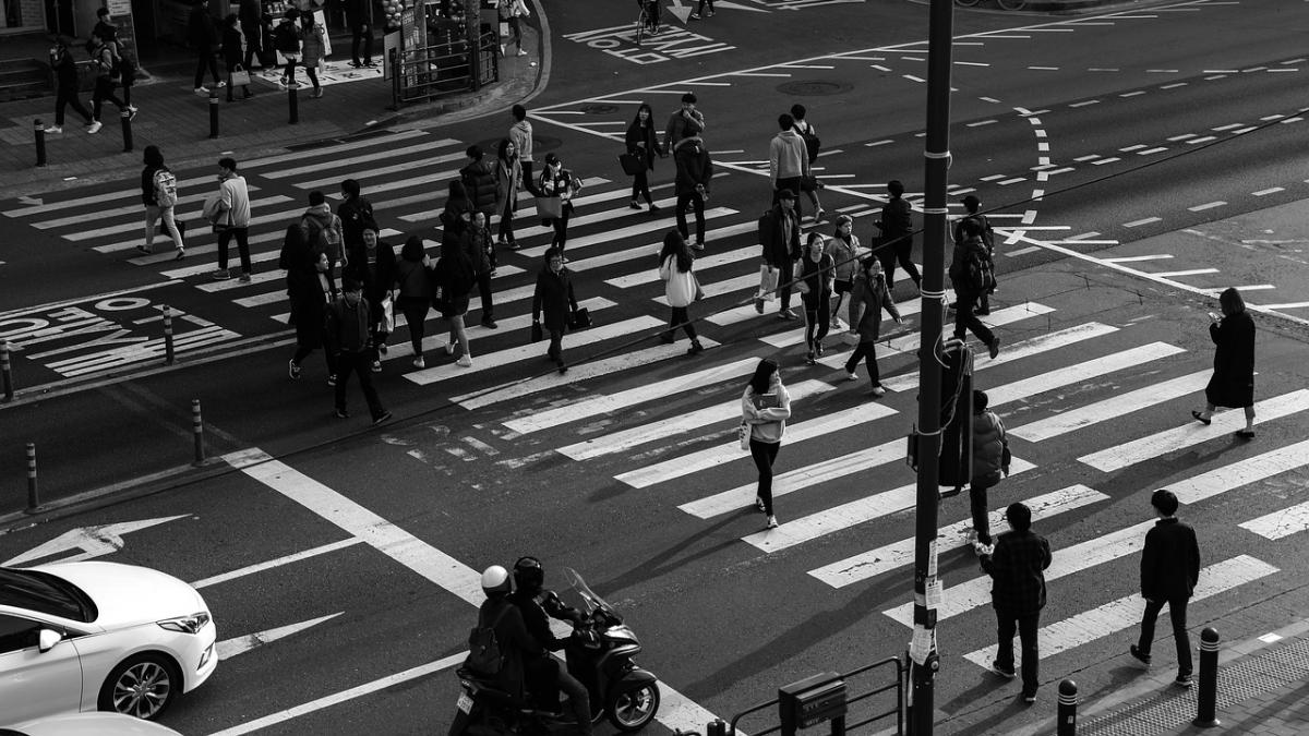 o femeie din dambovita a fost lovita pe trecera de pietoni vinovatul a fugit de la fata locului