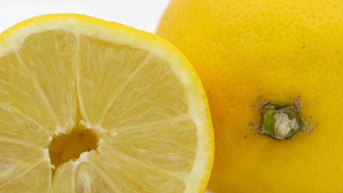 ce se intampla daca tai o lamaie si o pui in congelator efectul e uimitor