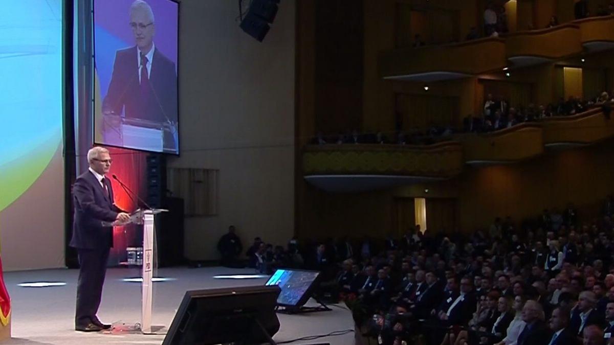 liviu dragnea i a intrebat pe participantii congresului extraordinar daca vor ca el sa mai fie