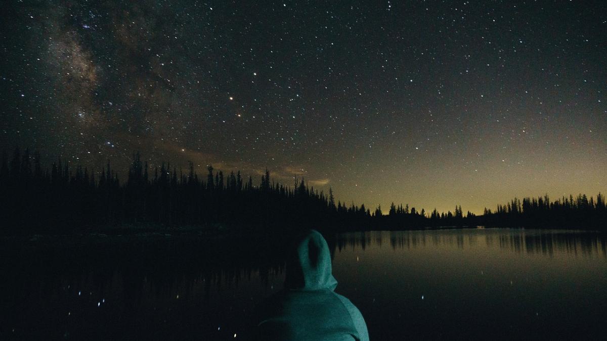 o tanara din romania a renuntat la civilizatie am ales sa vad cerul si stelele in locul mall urilor