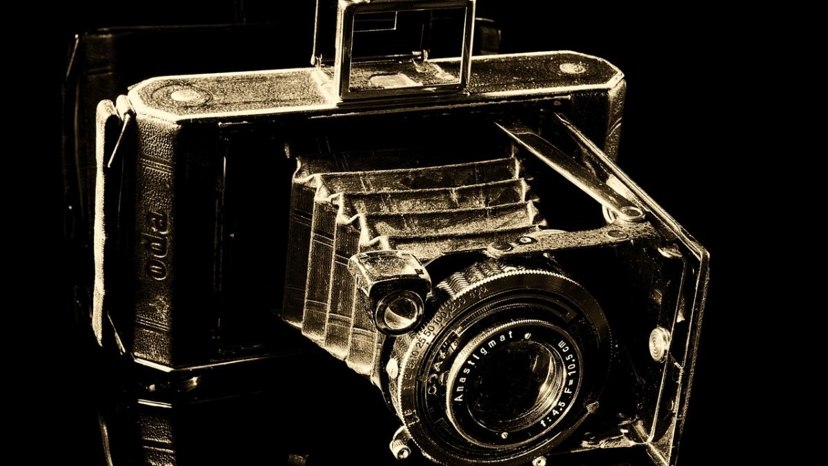 situatie inedita la o licitatie un aparat foto adjudecat pentru suma record de 2 4 milioane de euro