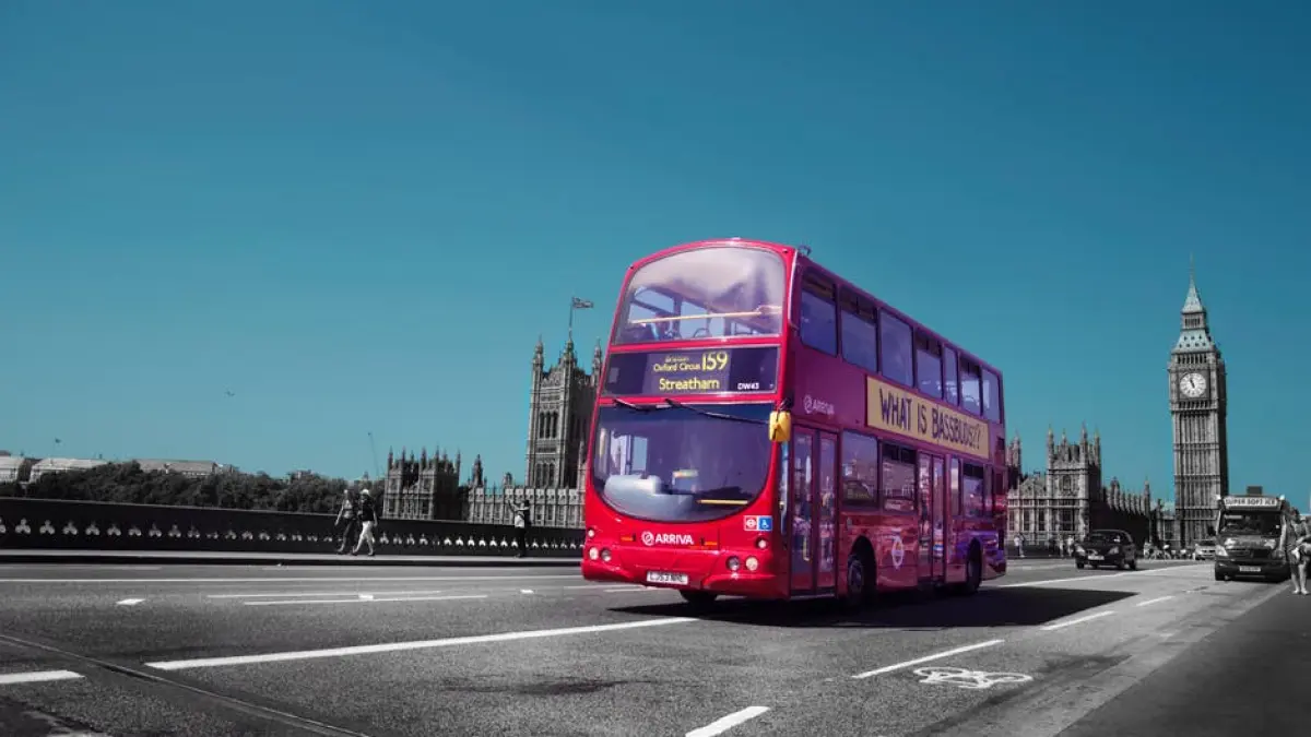 scene infioratoare in londra o femeie a cazut sub rotile unui autobuz