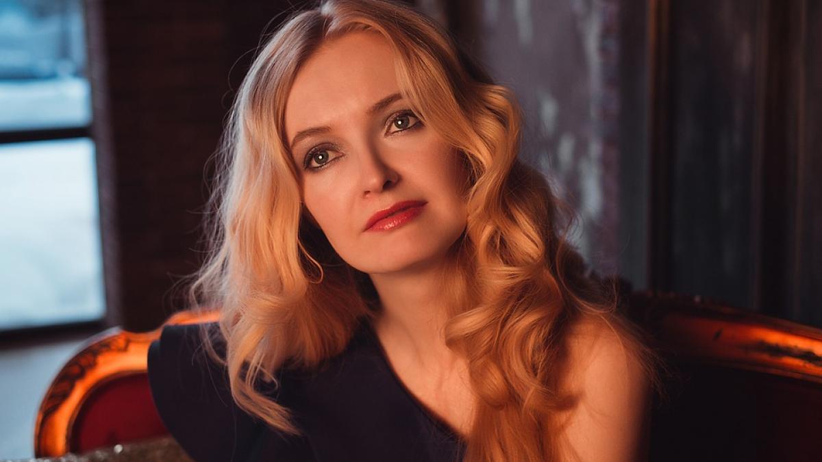 eram casatorita de sase ani cu stefan intr o zi a venit acasa si m a anuntat ca ma paraseste mai