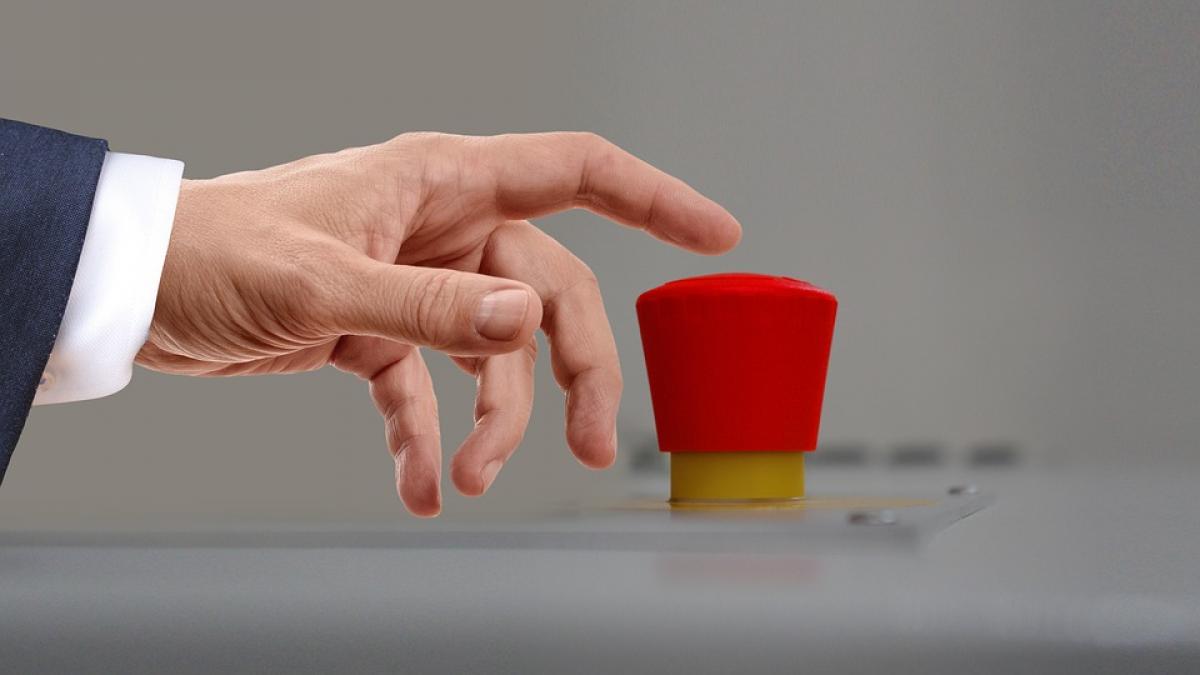 mitul butonului nuclear ce e in realitate si care este procedura lansarii unui atac nuclear