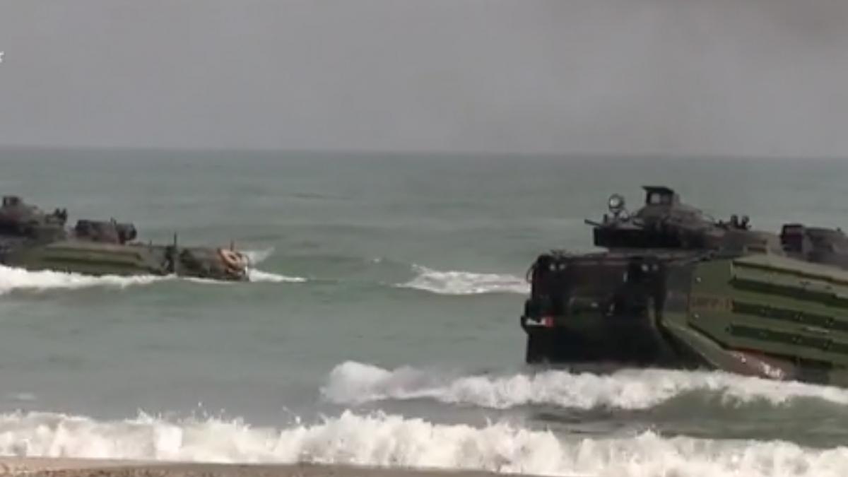 scene desprinse din filme pe plaja de la capul midia din constanta au luat plajele cu asalt