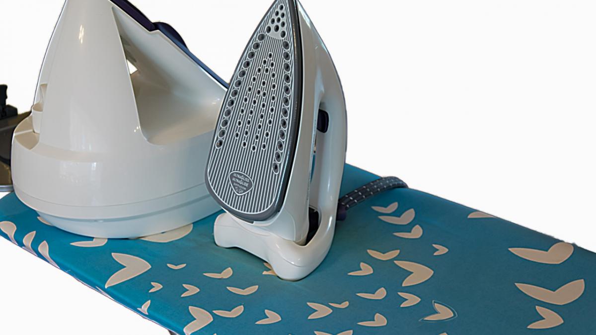 cum cureti fierul de calcat cele mai simple si eficiente metode