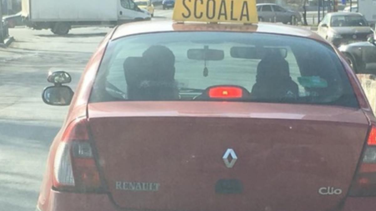 foto numarul acestei masini de scoala te va face sa te gandesti la prostii