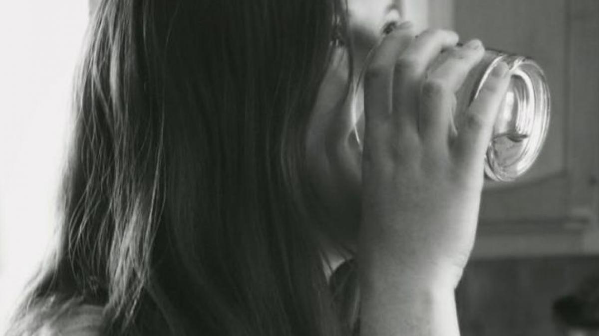 motivul pentru care trebuie sa bei apa inainte de fiecare masa