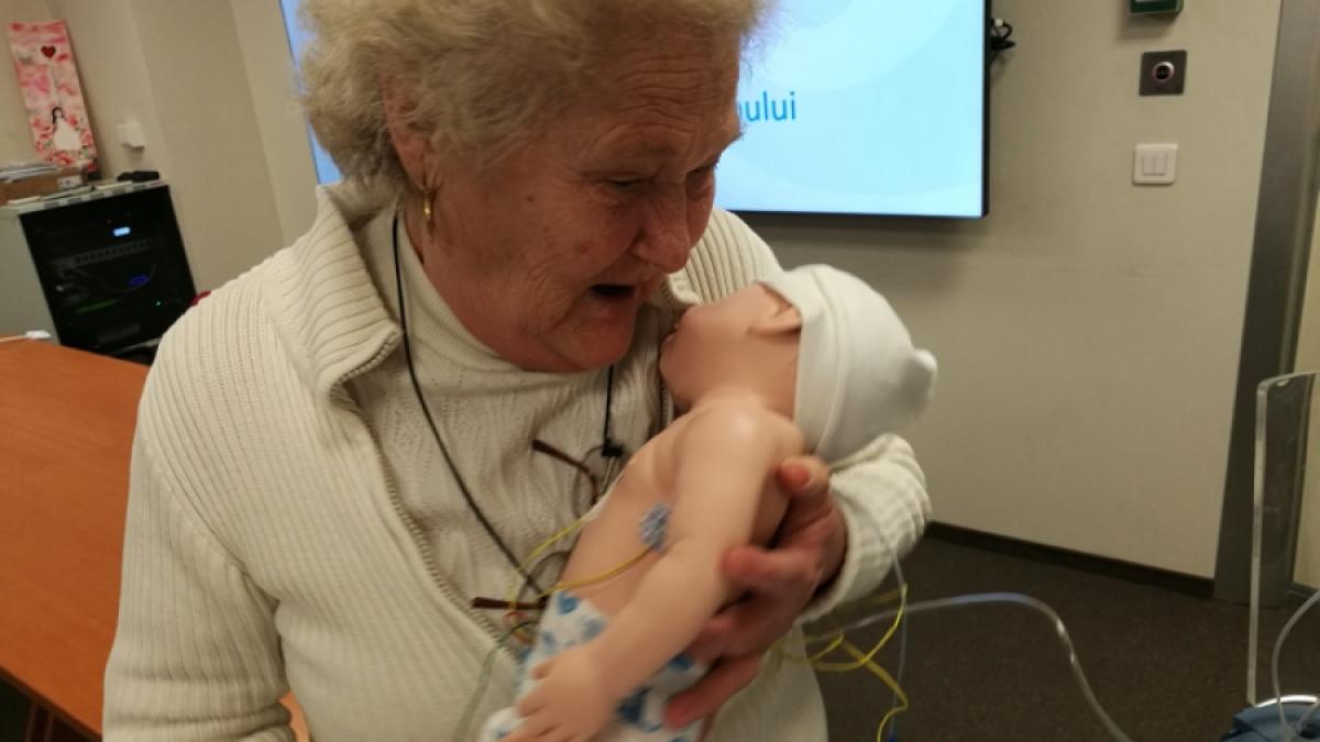 ce poveste doamna ioana are 73 de ani 5 copii 10 nepoti si vine voluntar la un spital din bucuresti