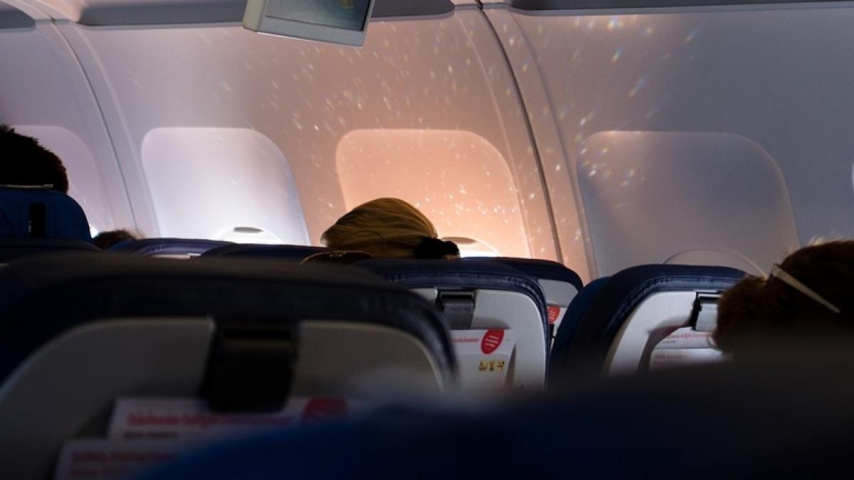 cele mai murdare locuri din avion trei zone pe care nu ar trebui sa le atingi