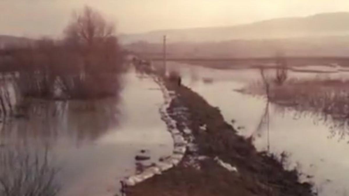 este alerta in covasna raul olt ameninta sa rupa digurile si sa inunde sute de gospodarii