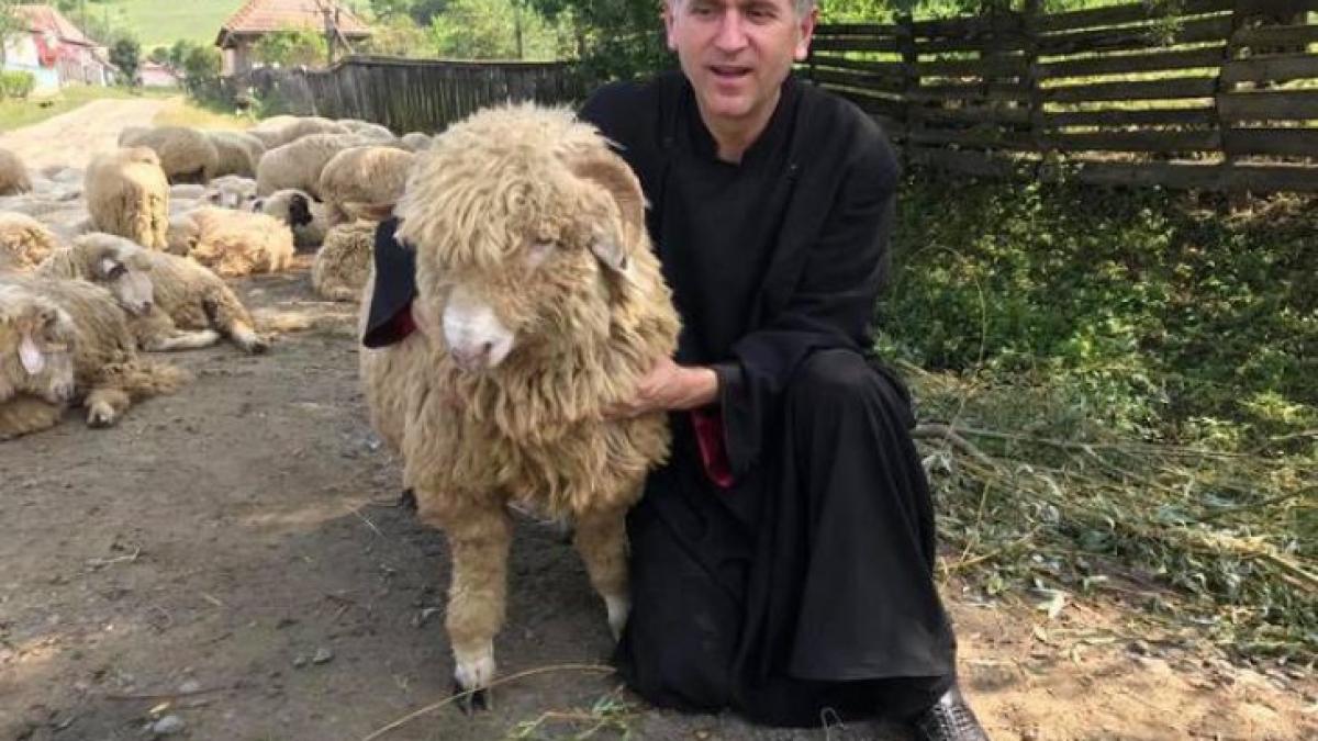 cristian pomohaci caterisit degeaba a intrat in biserica imbracat in sutana foto