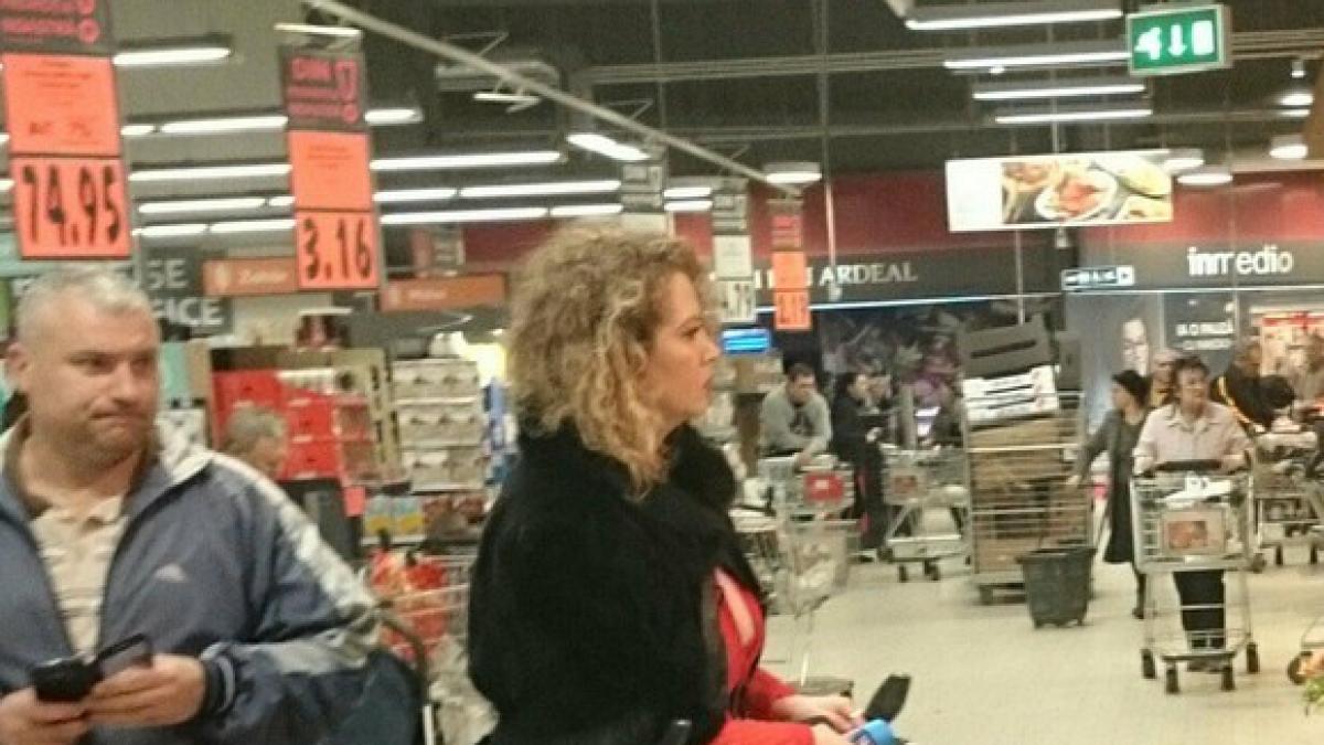 oana lis socheaza din nou cum s a imbracat la cumparaturi toti cei din supermarket credeau ca nu