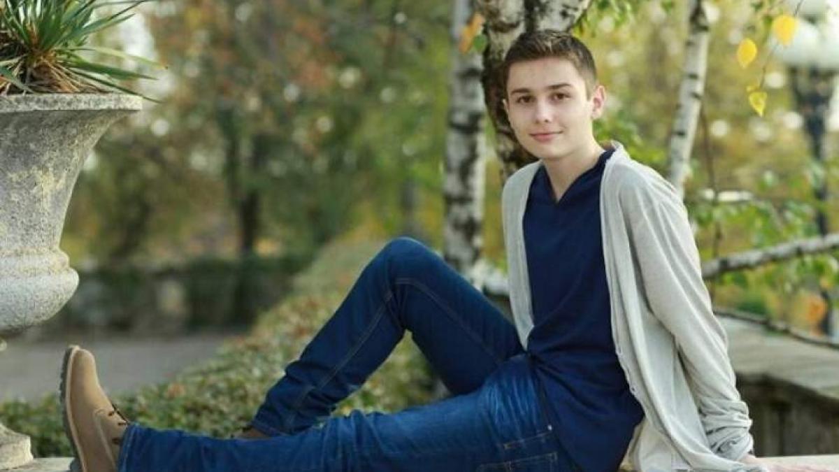stefan avea doar 17 ani si a murit din cauza unei raceli le a spus parintilor ca nu se simte bine