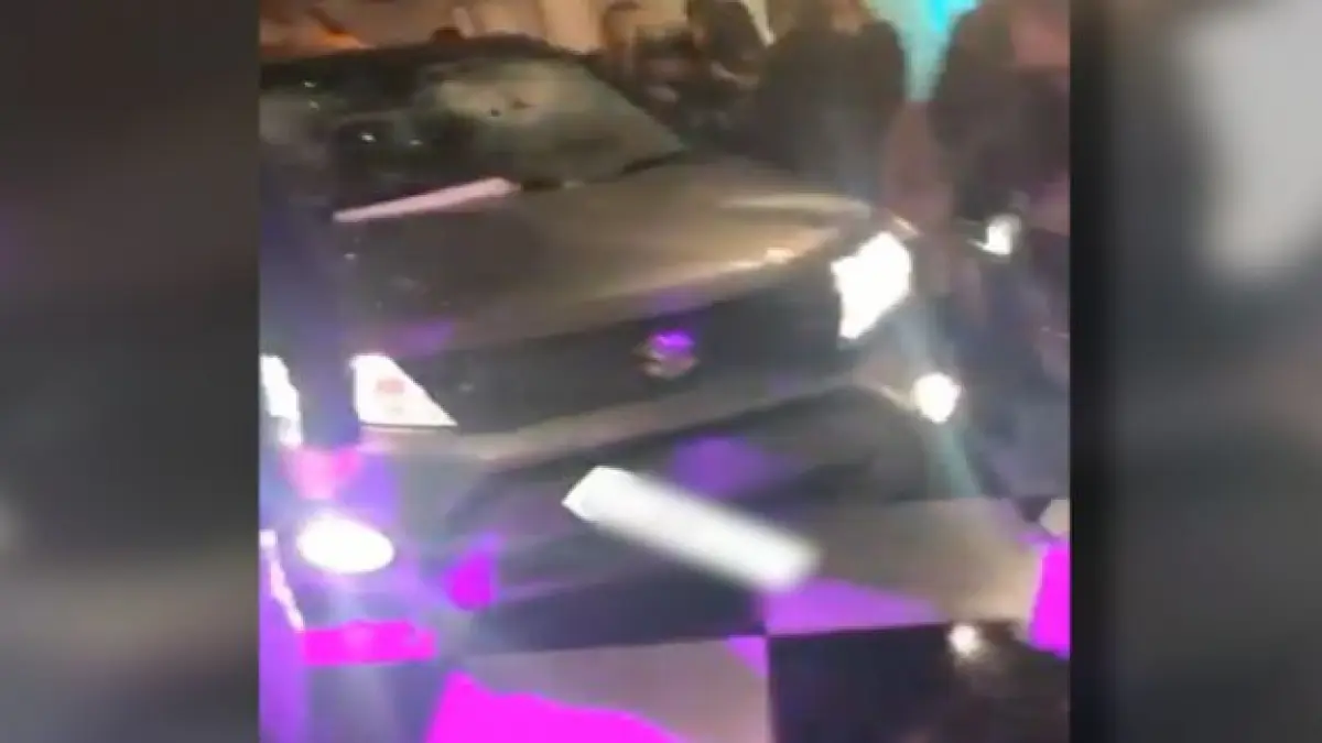 zeci de victime dupa ce o masina a intrat in multime intr un club din marea britanie