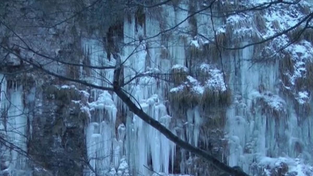 cascada bigar una dintre atractiile turistice ale romaniei e amenintata de vremea rea din ultima