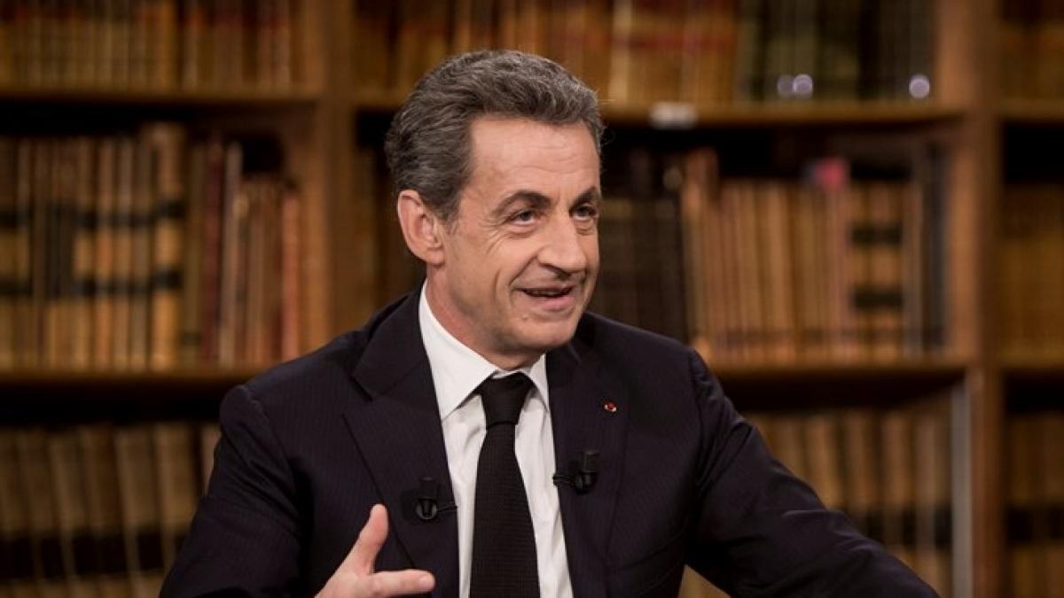 nicolas sarkozy retinut de politisti