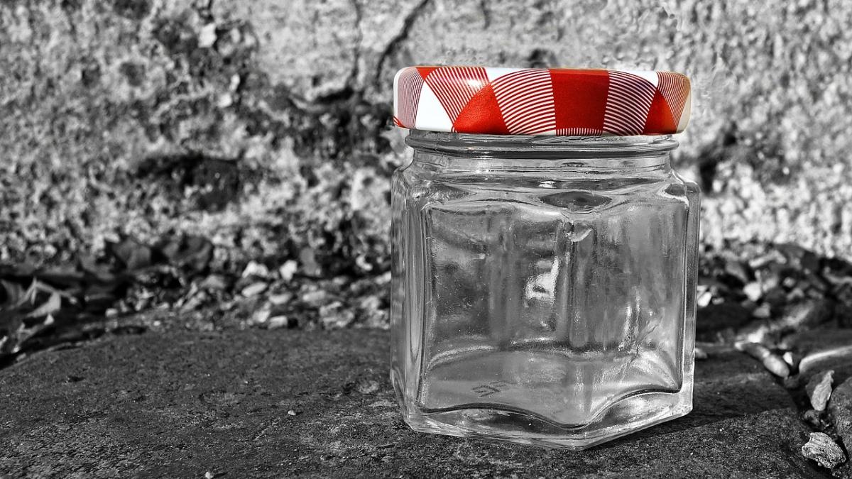 romanii ar putea plati cate doi lei garantie pentru fiecare ambalaj reutilizabil pe care ii vor