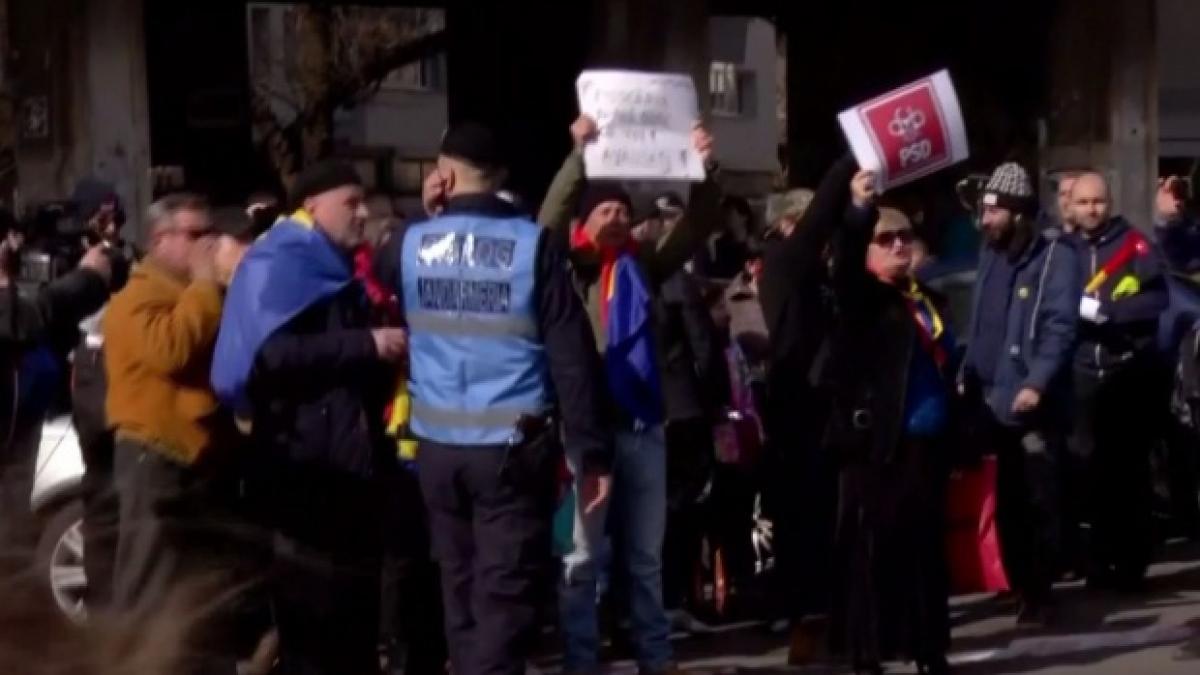 un surdo mut amendat de jandarmerie pentru ca a scandat lozinci la congresul psd