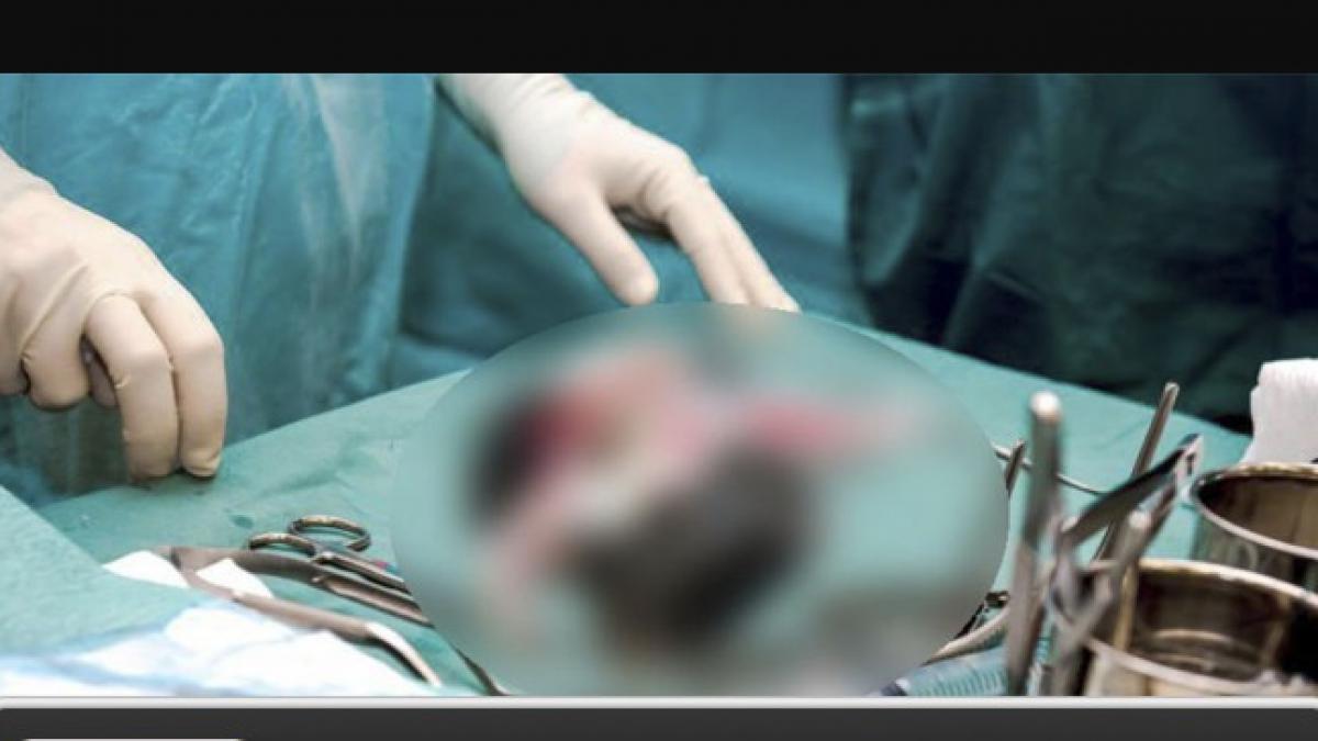 a intrat disperata in spital si a spus ca este insarcinata si se simte rau cand medicul s a uitat