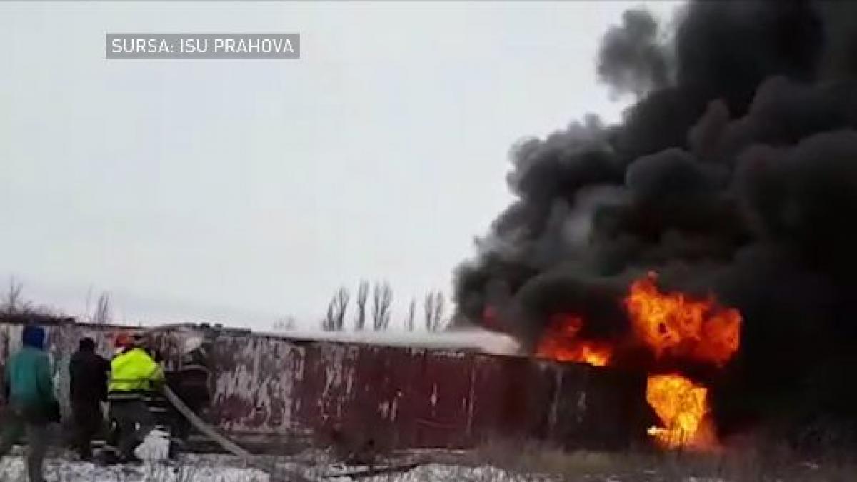incendiu puternic in curtea unei foste rafinarii produse petroliere in flacari