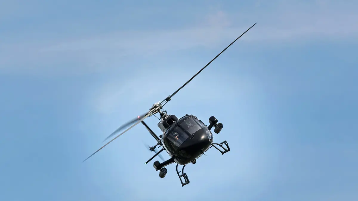 incident aviatic un elicopter s a prabusit in zona marii bariere de corali din australia doi