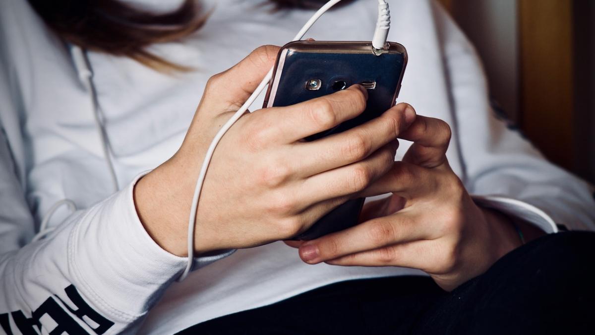 o adolescenta de 18 ani a murit din cauza telefonului cum s a intamplat acest lucru