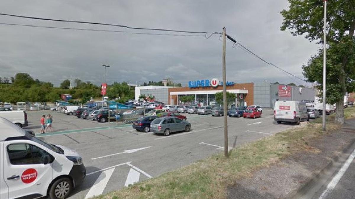 luare de ostatici si focuri de arma intr un supermarket din franta in urma incidentului o persoana