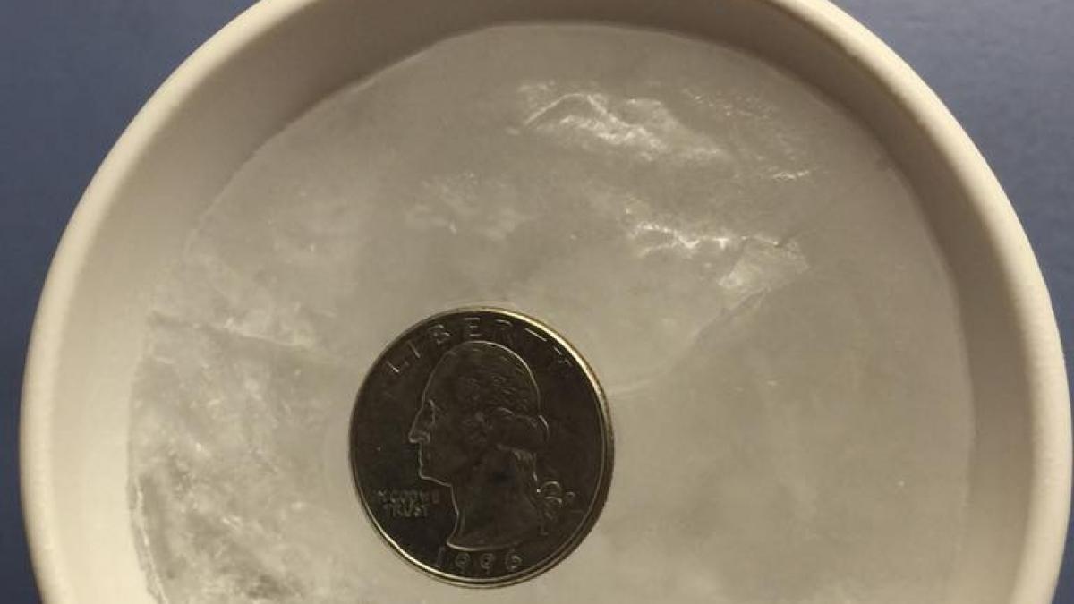 motivul pentru care trebuie sa pui in frigider un pahar cu apa si o moneda