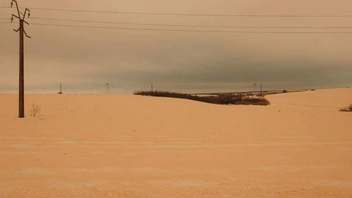 un fenomen rar in romania a nins cu zapada galbena la braila un artist de la noi a publicat