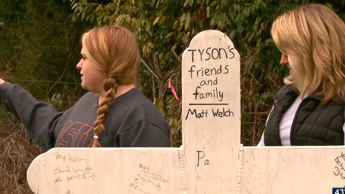 fiul sau a murit intr un accident de masina la un an de la tragedie a vazut o straina stand langa