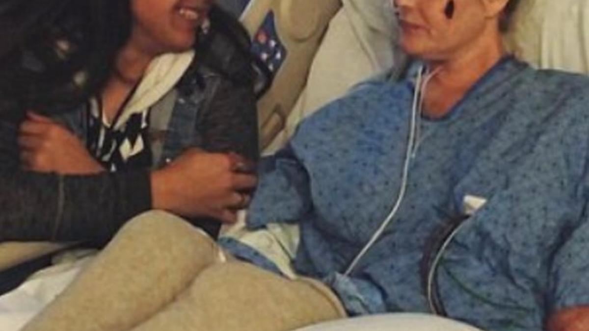 unei femei i au fost amputate mainile si picioarele din cauza unei raceli cum a fost posibil