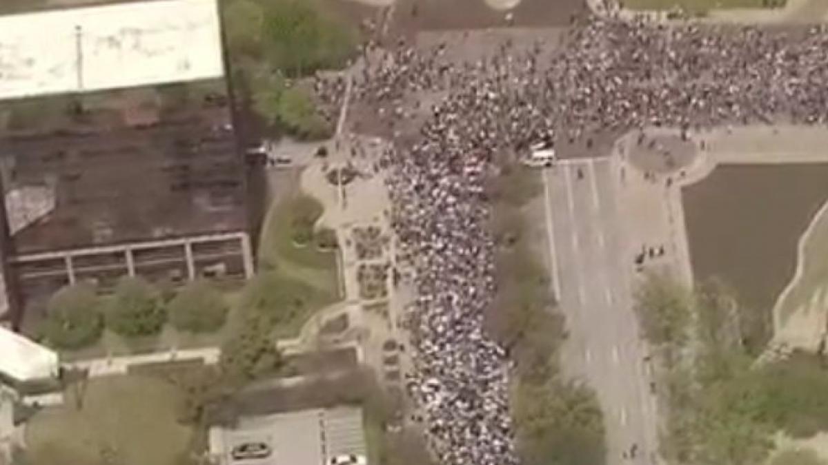 proteste masive in sua si in alte tari impotriva armelor de foc