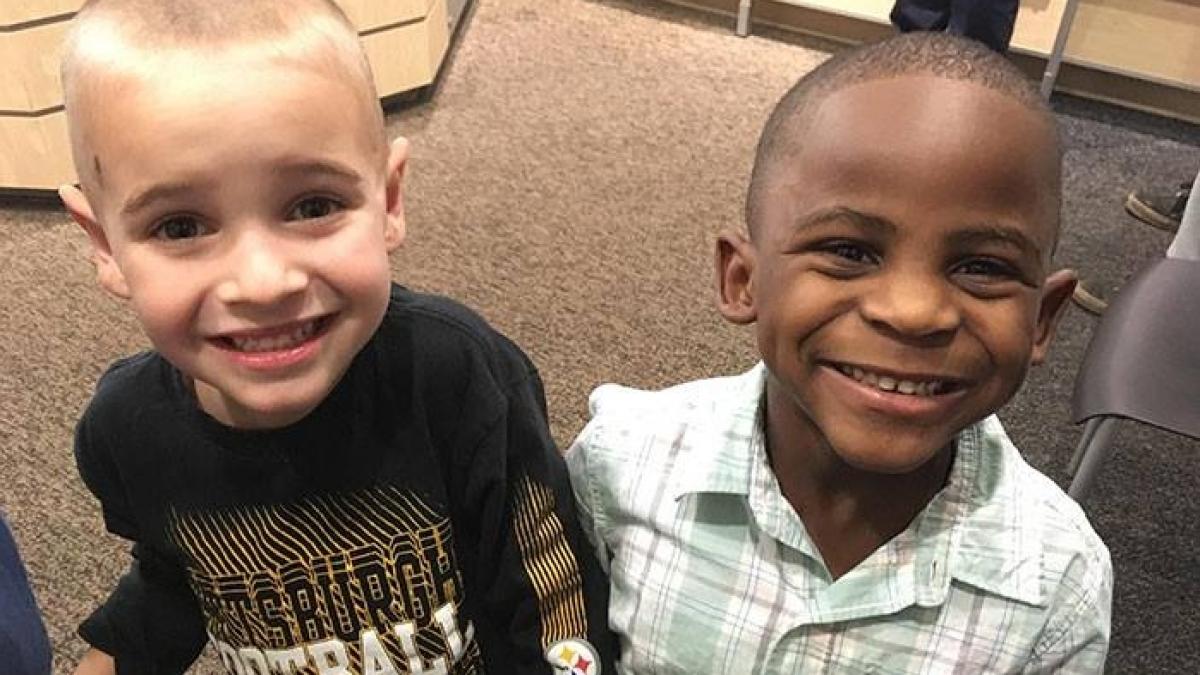 un copil de cinci ani s a tuns ca prietenul lui pentru ca voia ca invatatoarea sa ii confunde ce a