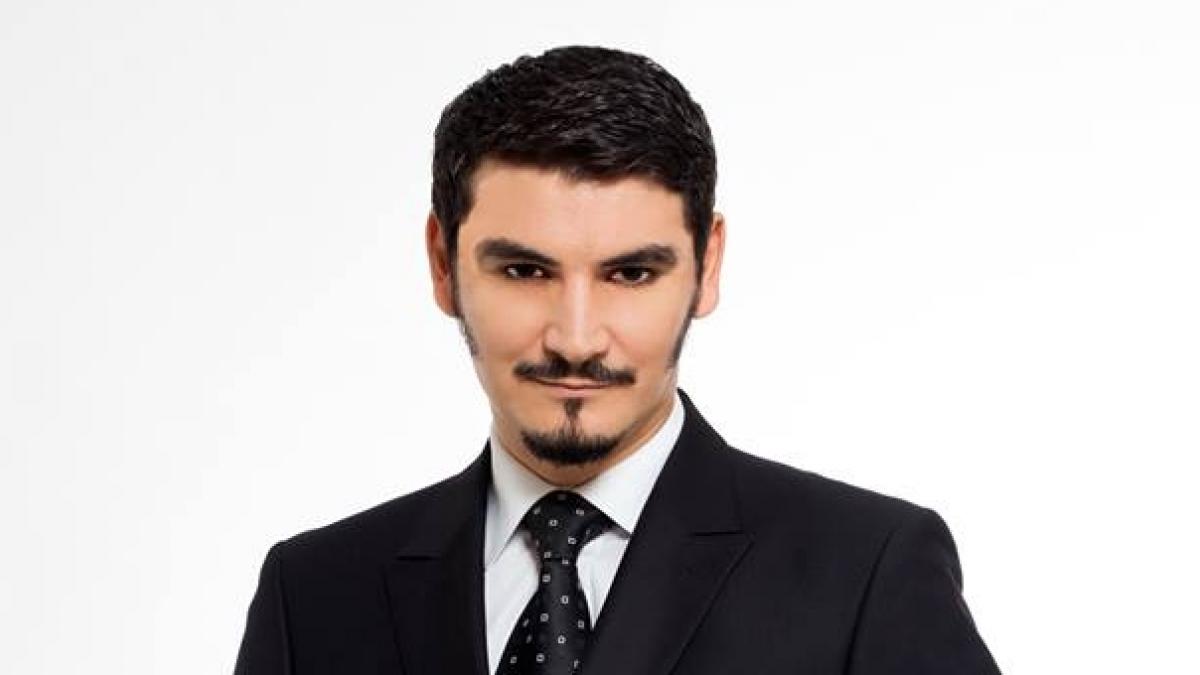 un consilier de la primaria capitalei model intr o revista pentru femei foto