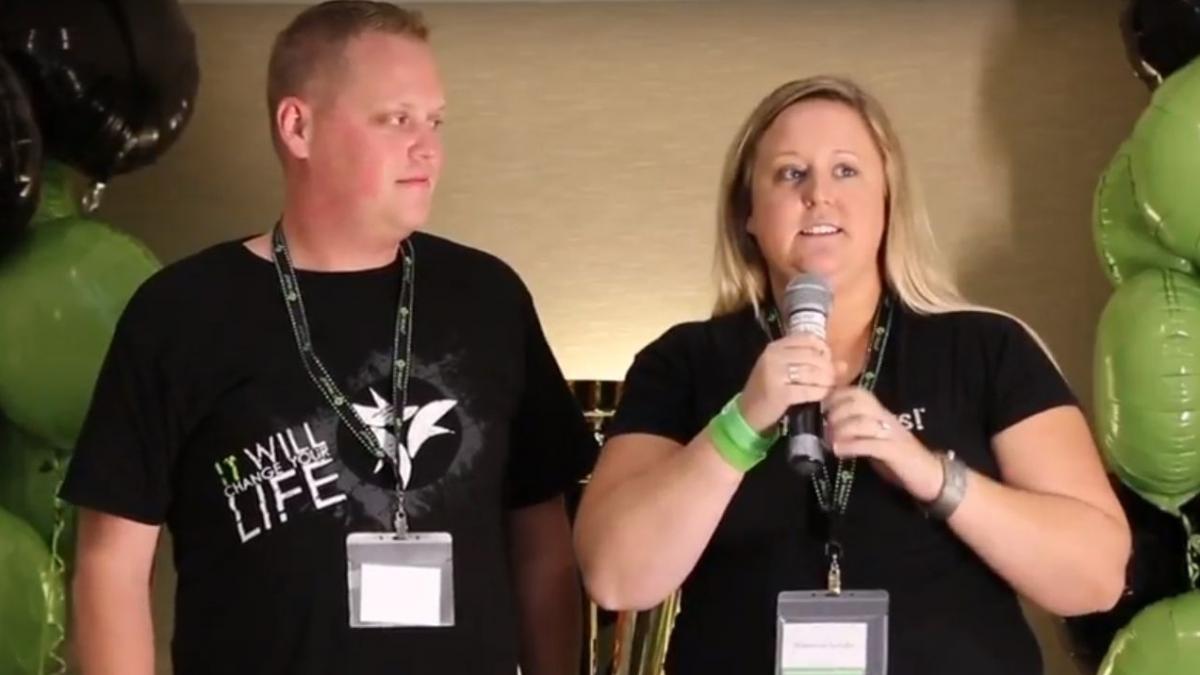 au mers la restaurant dar au asteptat mai bine de o ora pana a venit comanda cand s au uitat in jur