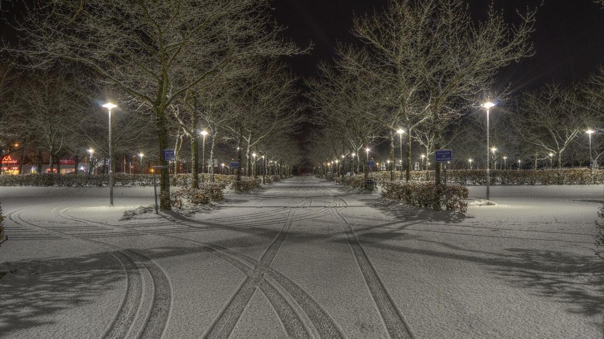 mergea cu sotul sau la un priveghi cand a auzit un zgomot ciudat imediat a zarit ceva pe marginea