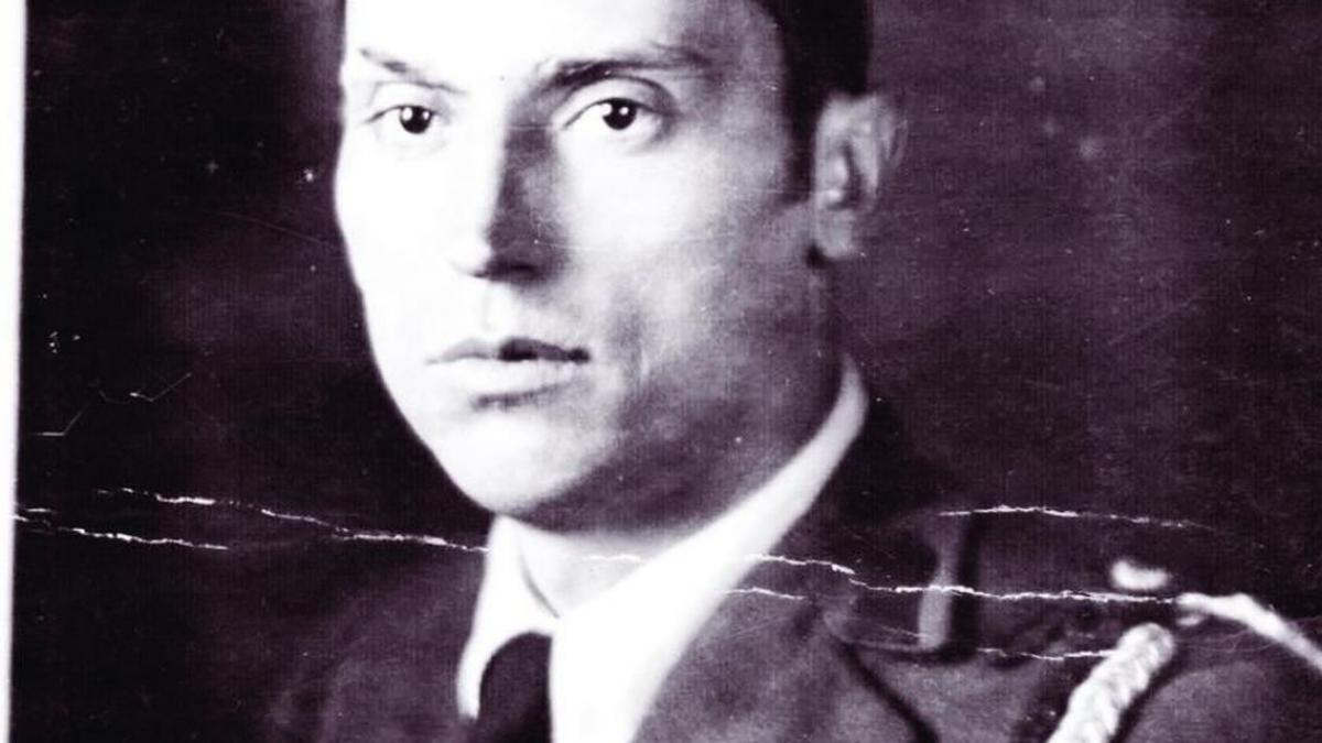 primul roman din istorie care a folosit parasuta ca sa si salveze viata