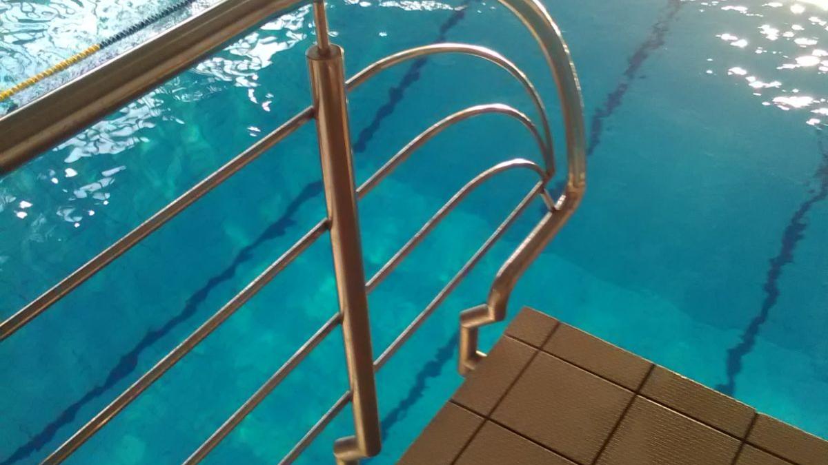 un copil de 10 ani si a amputat doua degete dupa ce a sarit de la o trambulina