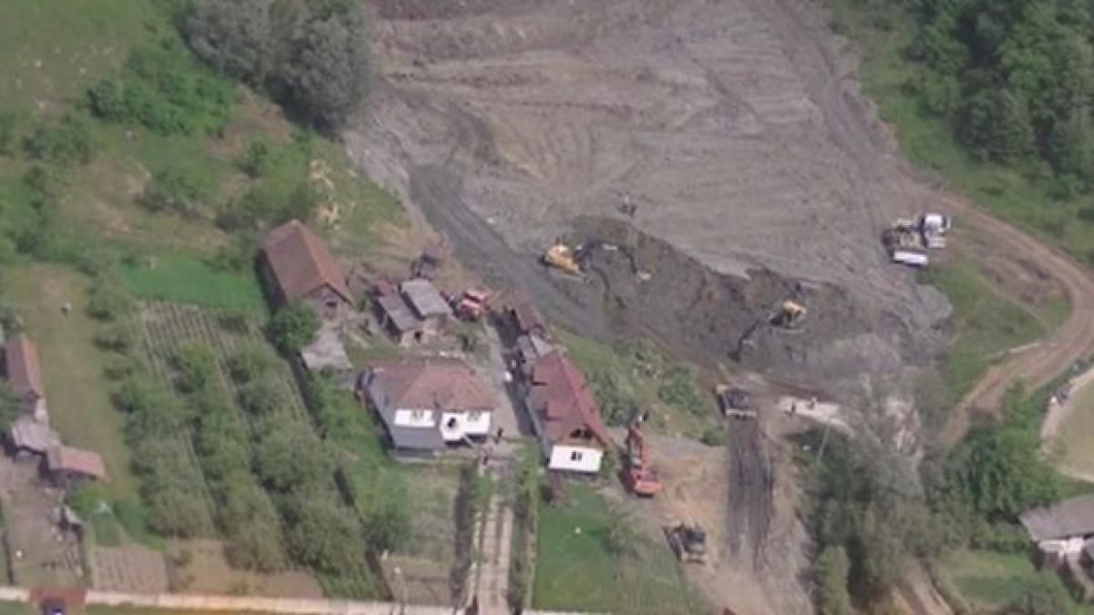 avertismentul autoritatilor peste 25 de localitati sunt afectate de alunecari de teren mai multe