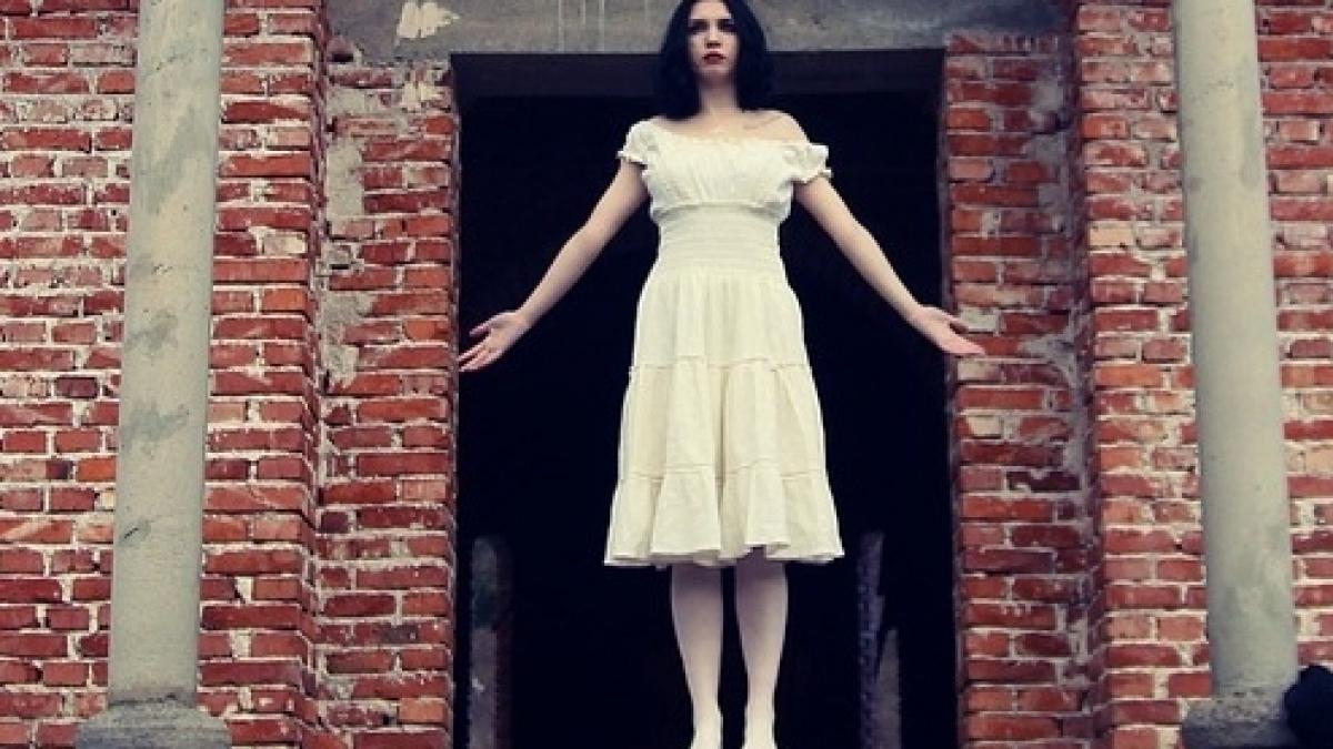 ca psihiatru tratez boli mintale intr o zi un preot mi a cerut sa consult o posedata am inceput