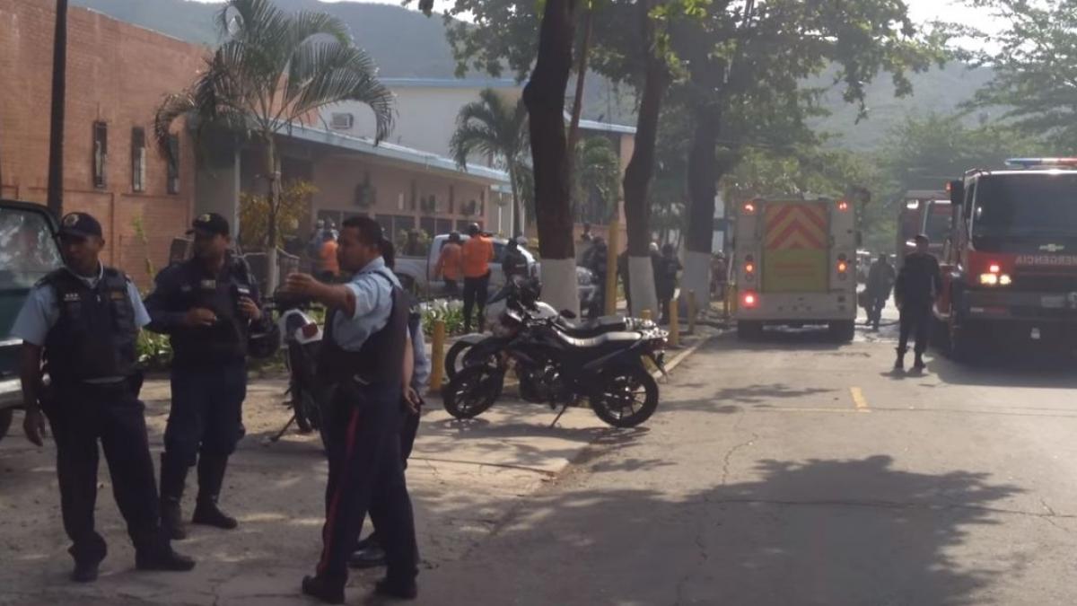 incendiu intr o sectie de politie din venezuela cel putin 68 de oameni au murit video