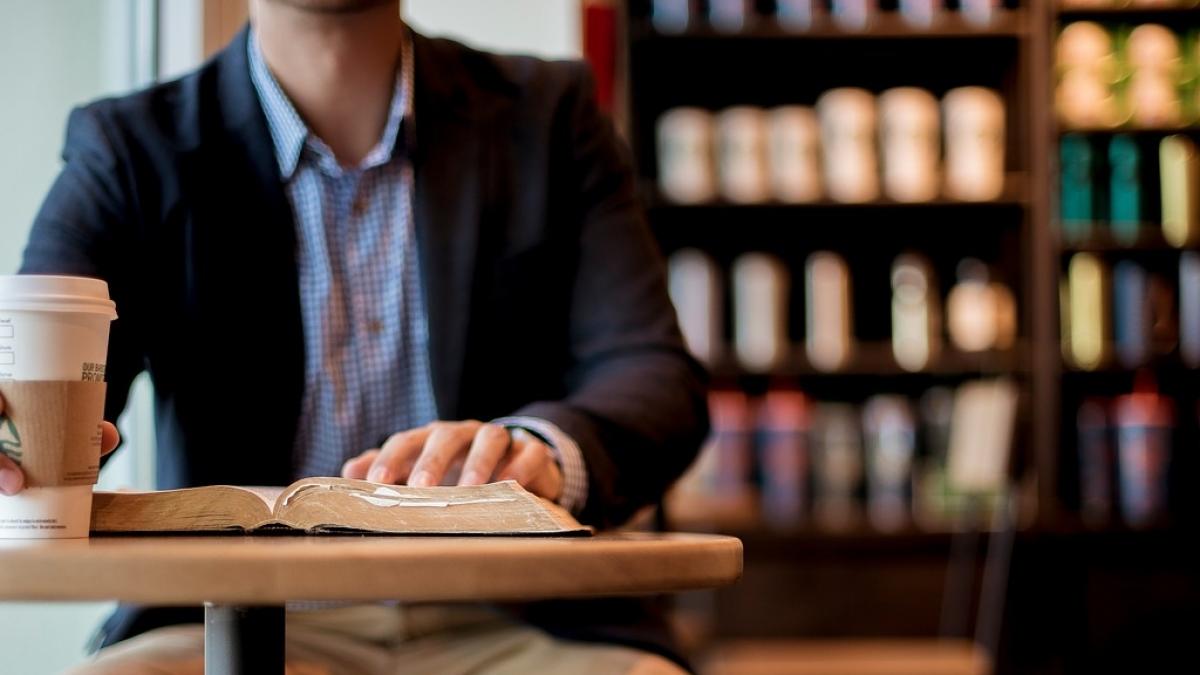 ce inseamna cand seful te scoate la o cafea pe furis larissa si a dat demisia la scurt timp